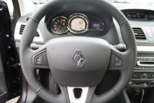 RENAULT MEGANE III 1.6 16V DYNAMIC ESP 10